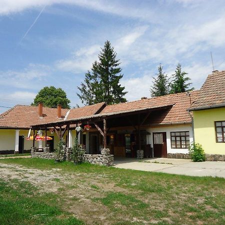 Toldi Vendeghaz Hotel Felsotold Bagian luar foto