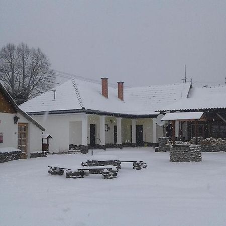 Toldi Vendeghaz Hotel Felsotold Bagian luar foto