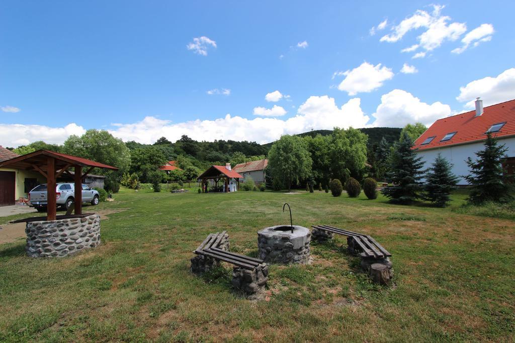 Toldi Vendeghaz Hotel Felsotold Bagian luar foto